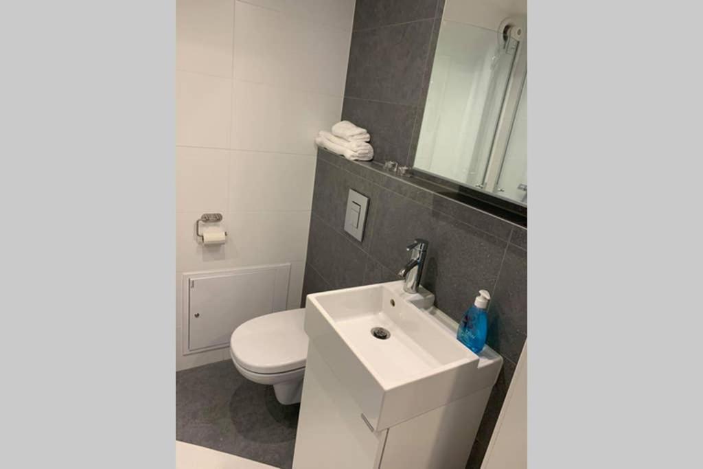Appartamento Nyrenoverat Kaellarlaegenhet Ljungskile Esterno foto