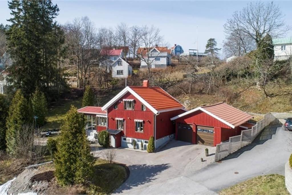 Appartamento Nyrenoverat Kaellarlaegenhet Ljungskile Esterno foto