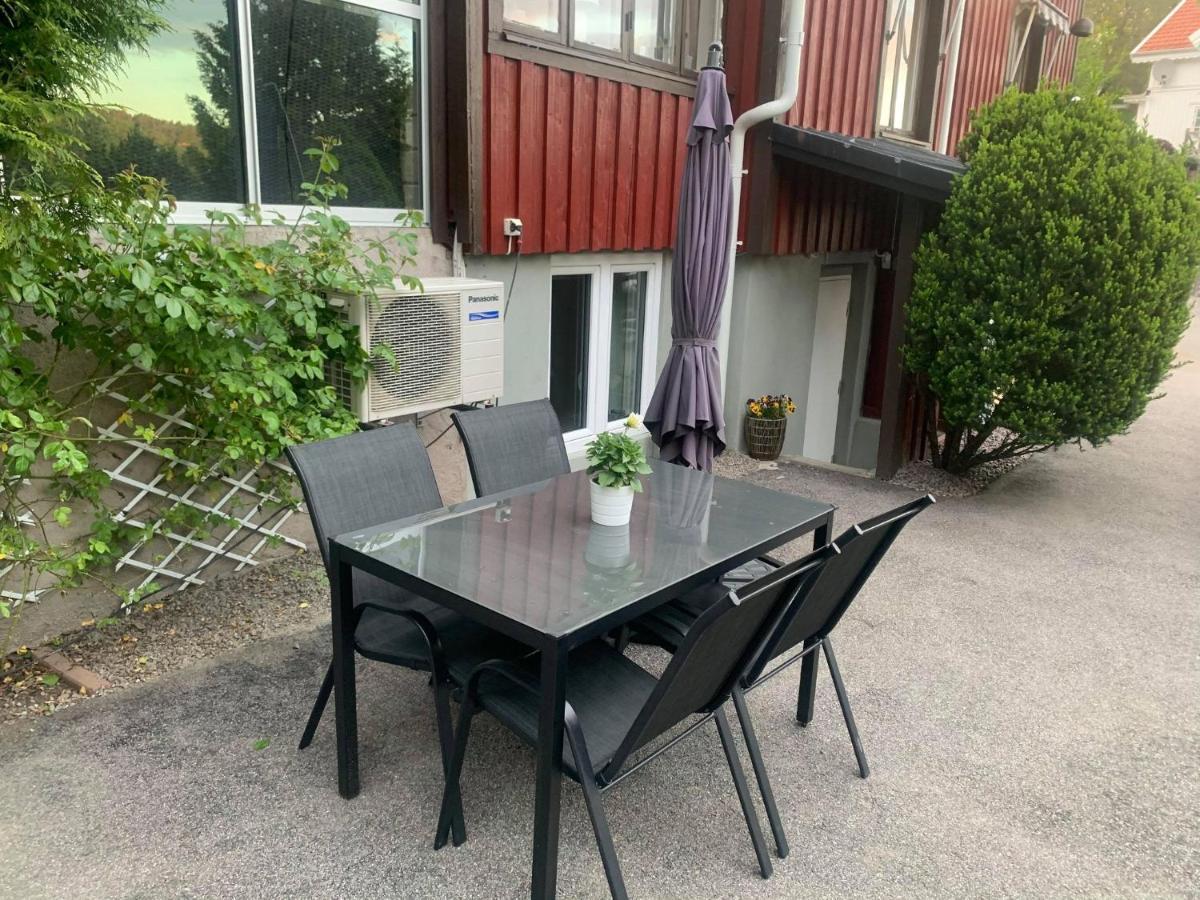 Appartamento Nyrenoverat Kaellarlaegenhet Ljungskile Esterno foto